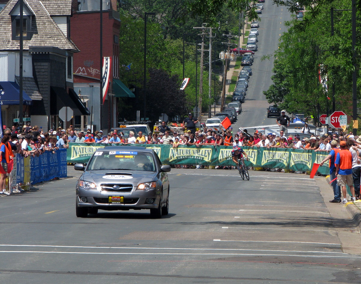 Dominque Rollin taking the sprint points on Lap 1